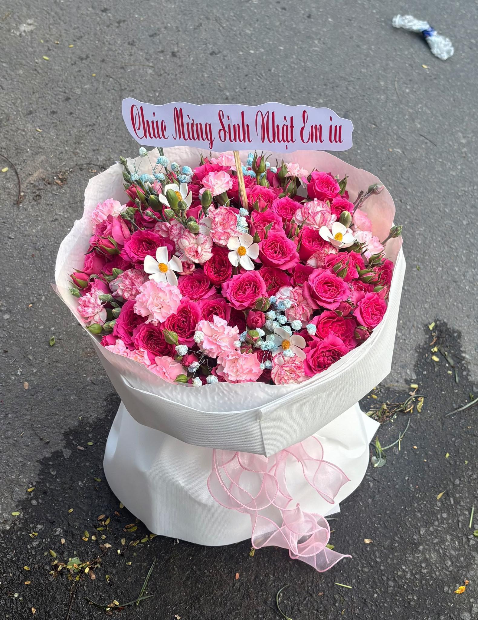 bó hoa hồng chùm sofia mix cẩm chướng