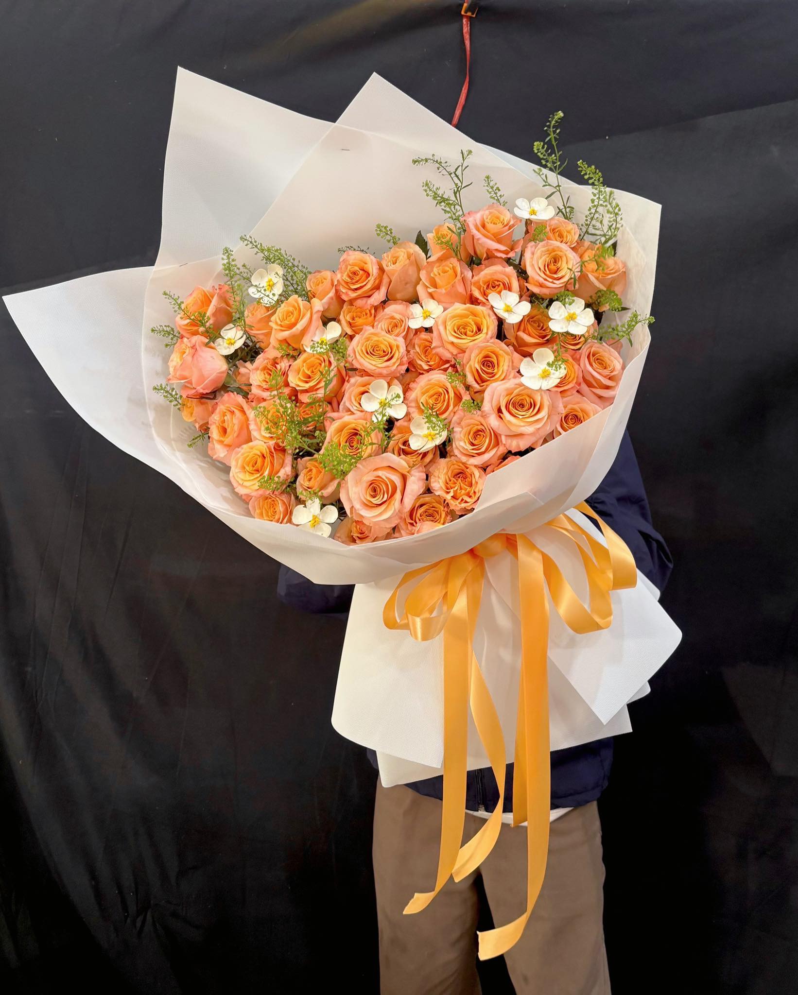bó hoa màu cam rực rỡ