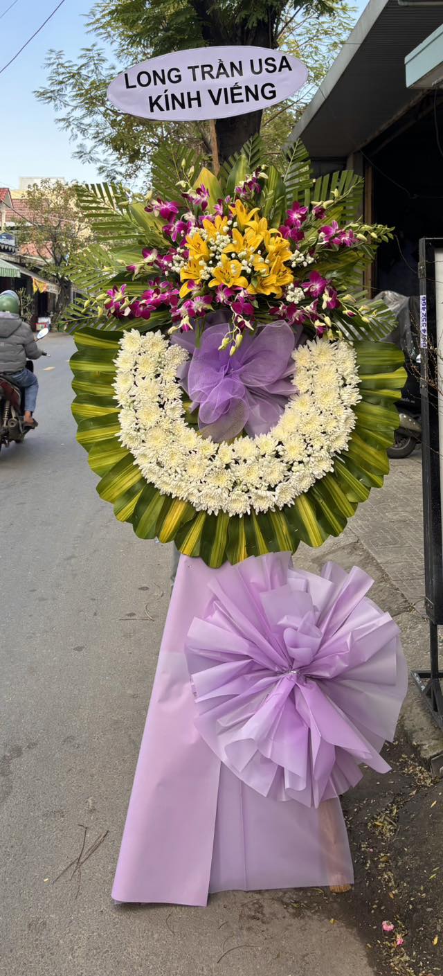 Vòng Hoa Chia Buồn Truyền Thống