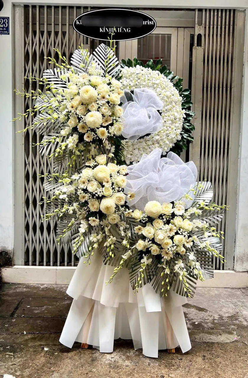 Ảnh 4 của Kệ Hoa Hồng Trắng & Cúc Trắng & Hồng - Chia Buồn