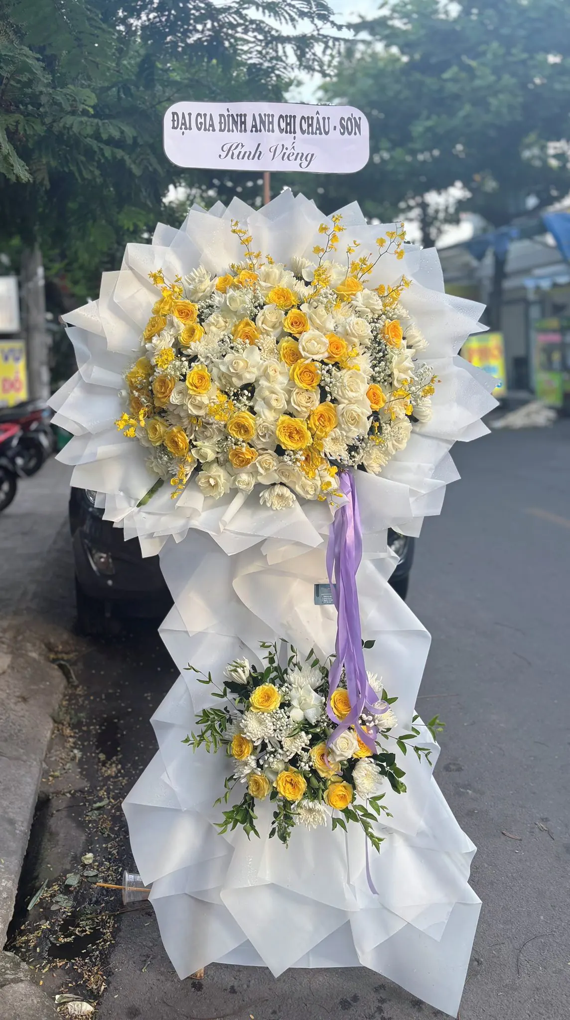 Kệ Hoa Hoa Tươi - Chia Buồn