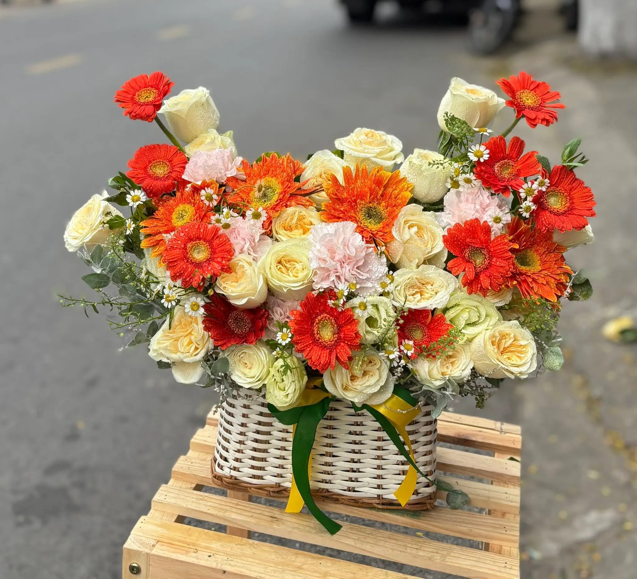 Ảnh 9 của Giỏ Hoa Sen Trắng & Sen & Cúc Họa Mi - Hoa Tươi