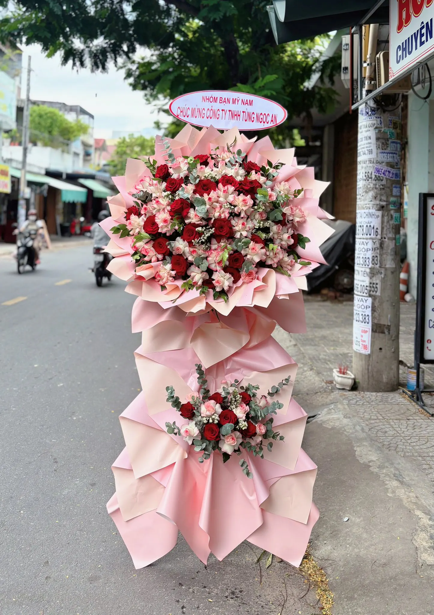 Ảnh 3 của Kệ Hoa Hồng Phấn & Cúc Hồng & Hồng - Khai Trương