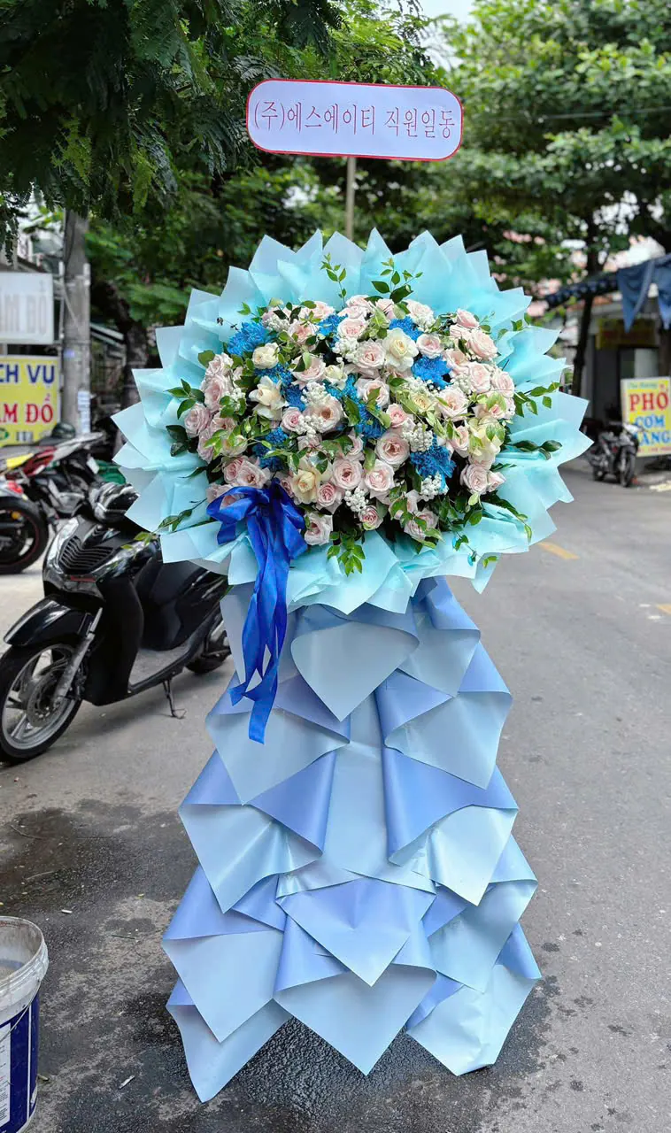 Kệ Hoa Hồng Trắng & Hồng - Khai Trương