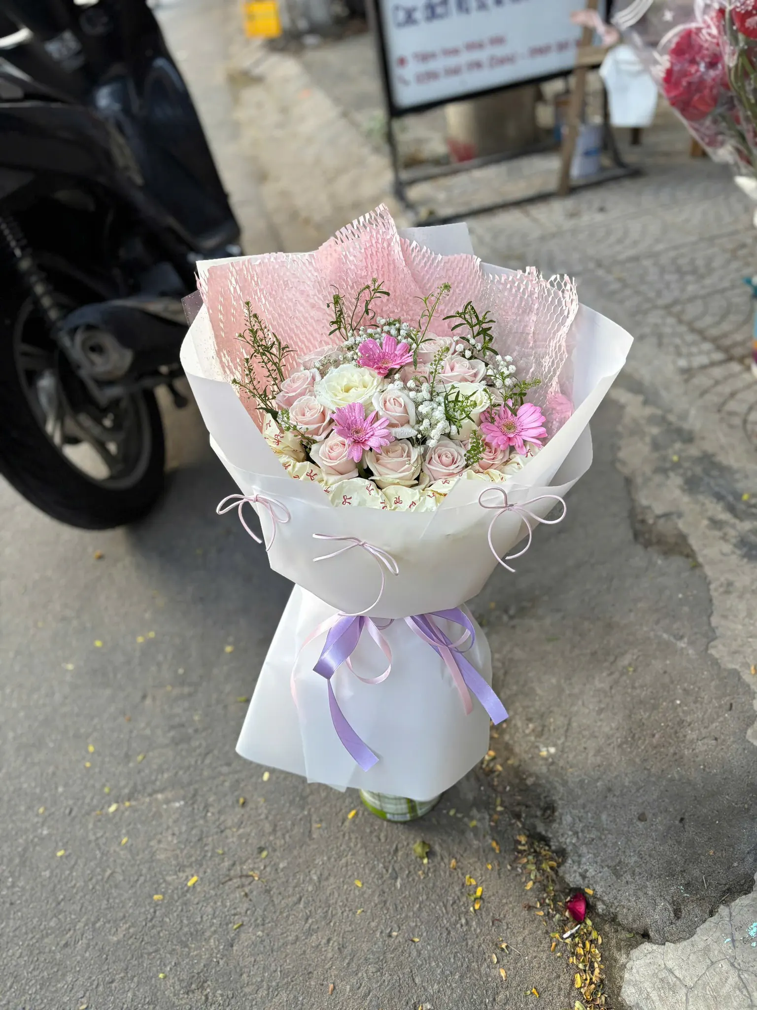 Ảnh 2 của Kệ Hoa Hồng Trắng & Hồng Đỏ & Hồng - Khai Trương