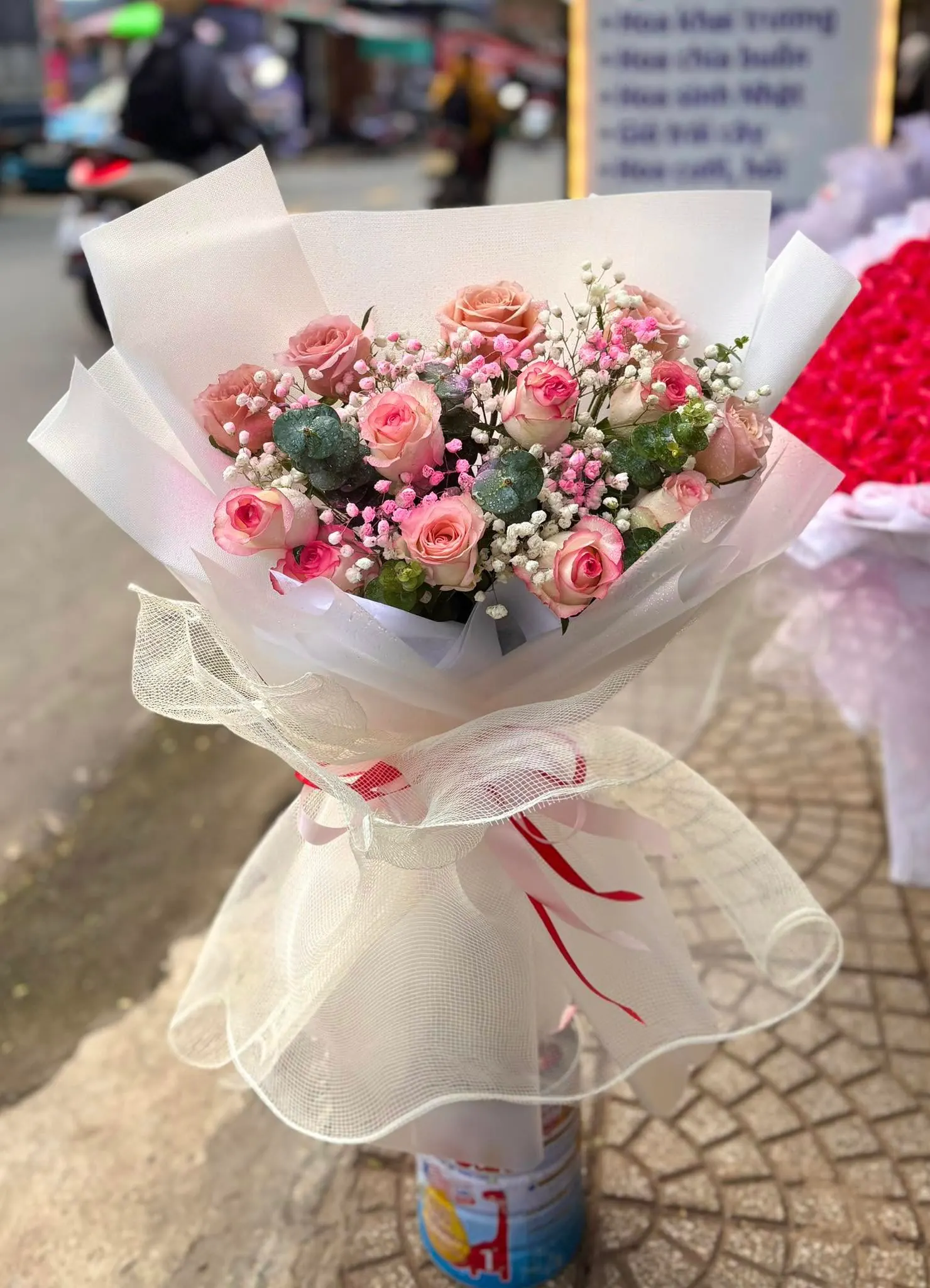 Ảnh 2 của Bó Hoa Hồng & Bạch Đàn - Valentine