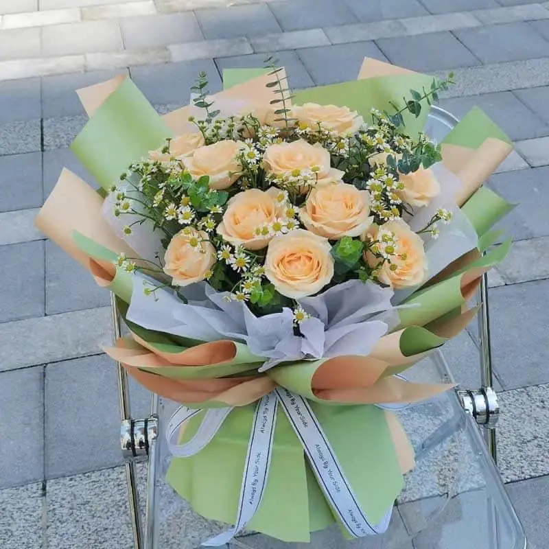 Ảnh 10 của Bó Hoa Hoa Giả Hồng Trắng & Hướng Dương & Hồng - Chúc Mừng
