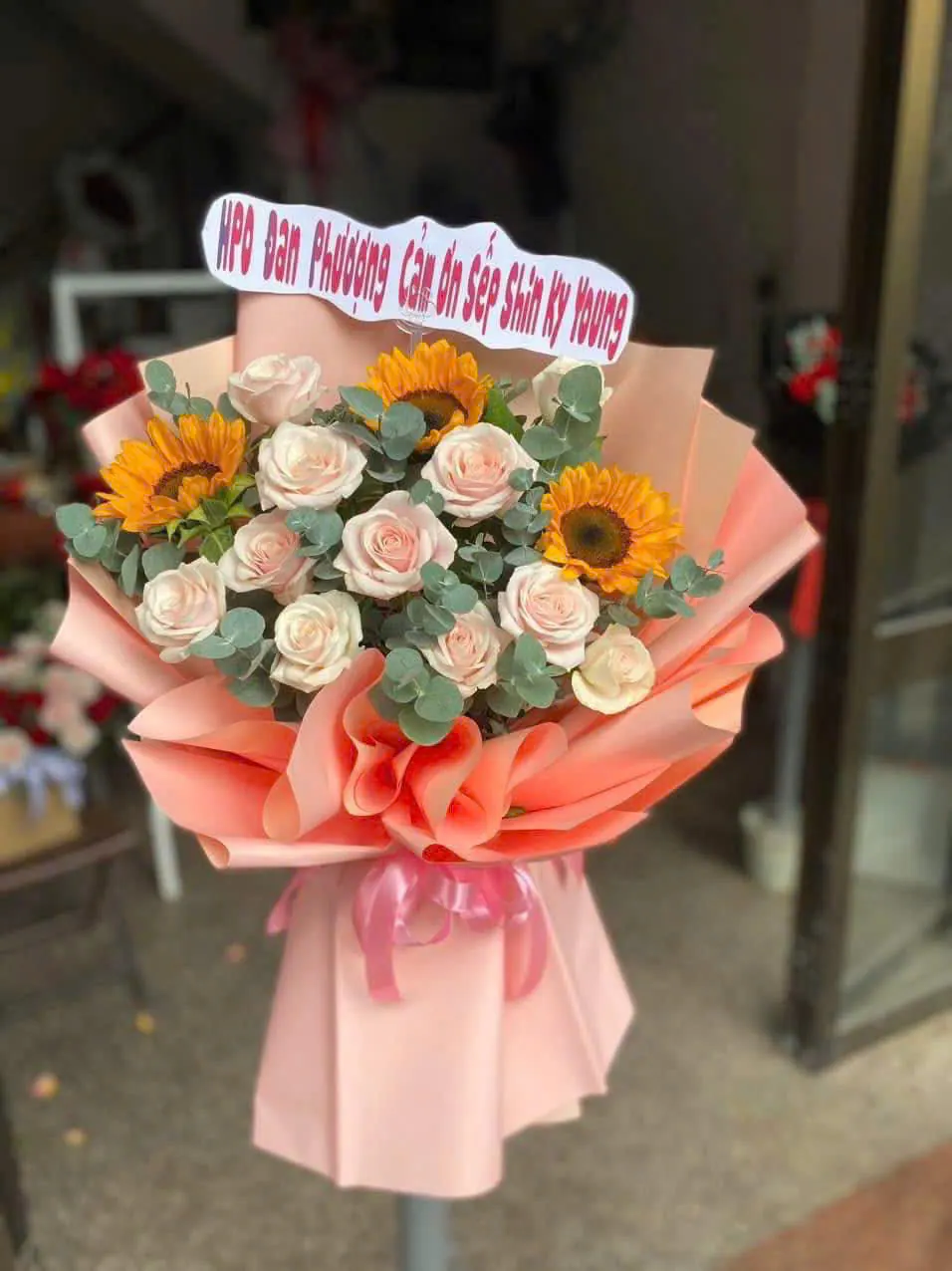 Ảnh 8 của Bó Hoa Hướng Dương & Hồng & Bạch Đàn - Cảm Ơn