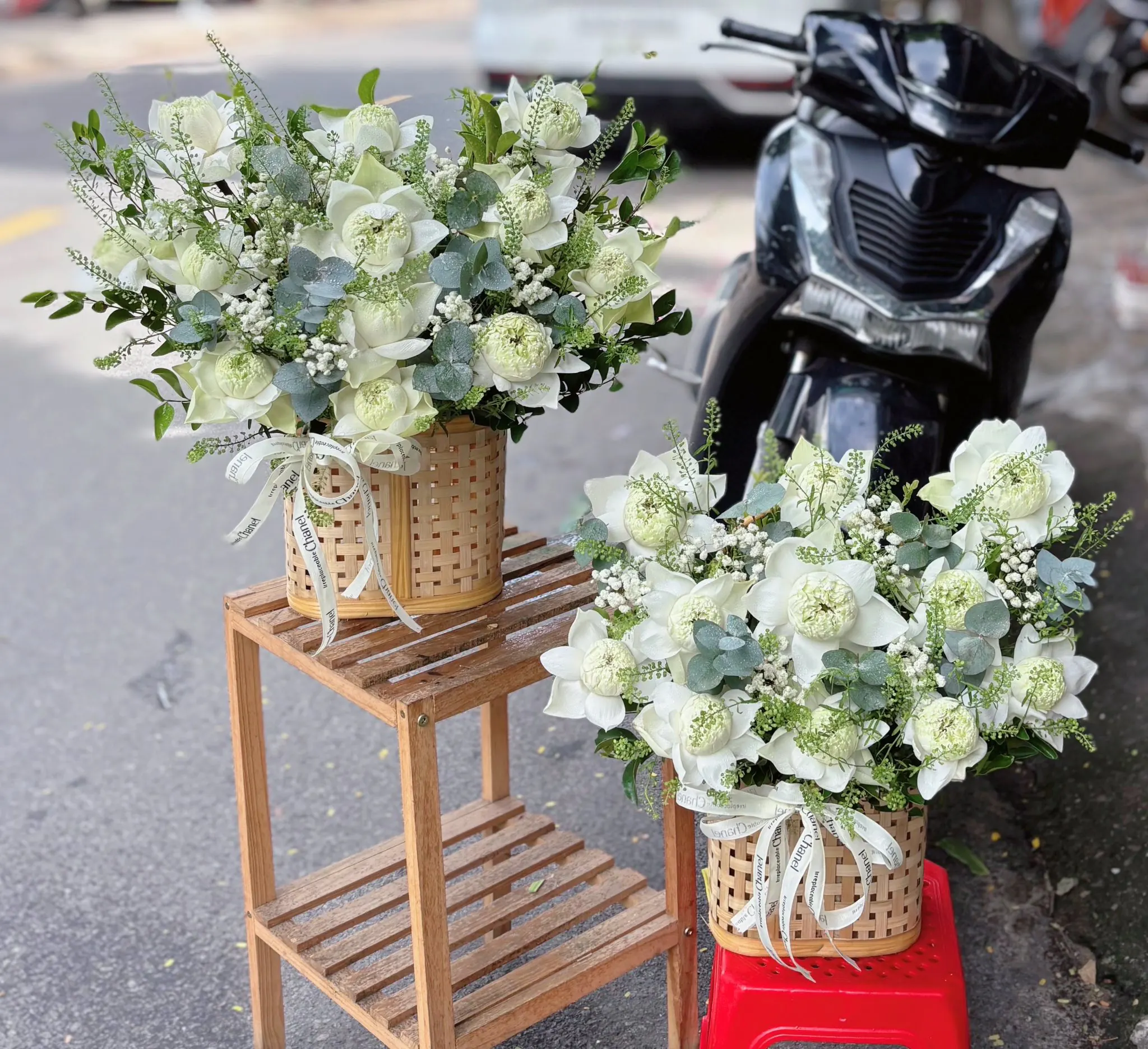 Kệ Hoa Sen Trắng & Sen - Hoa Tươi