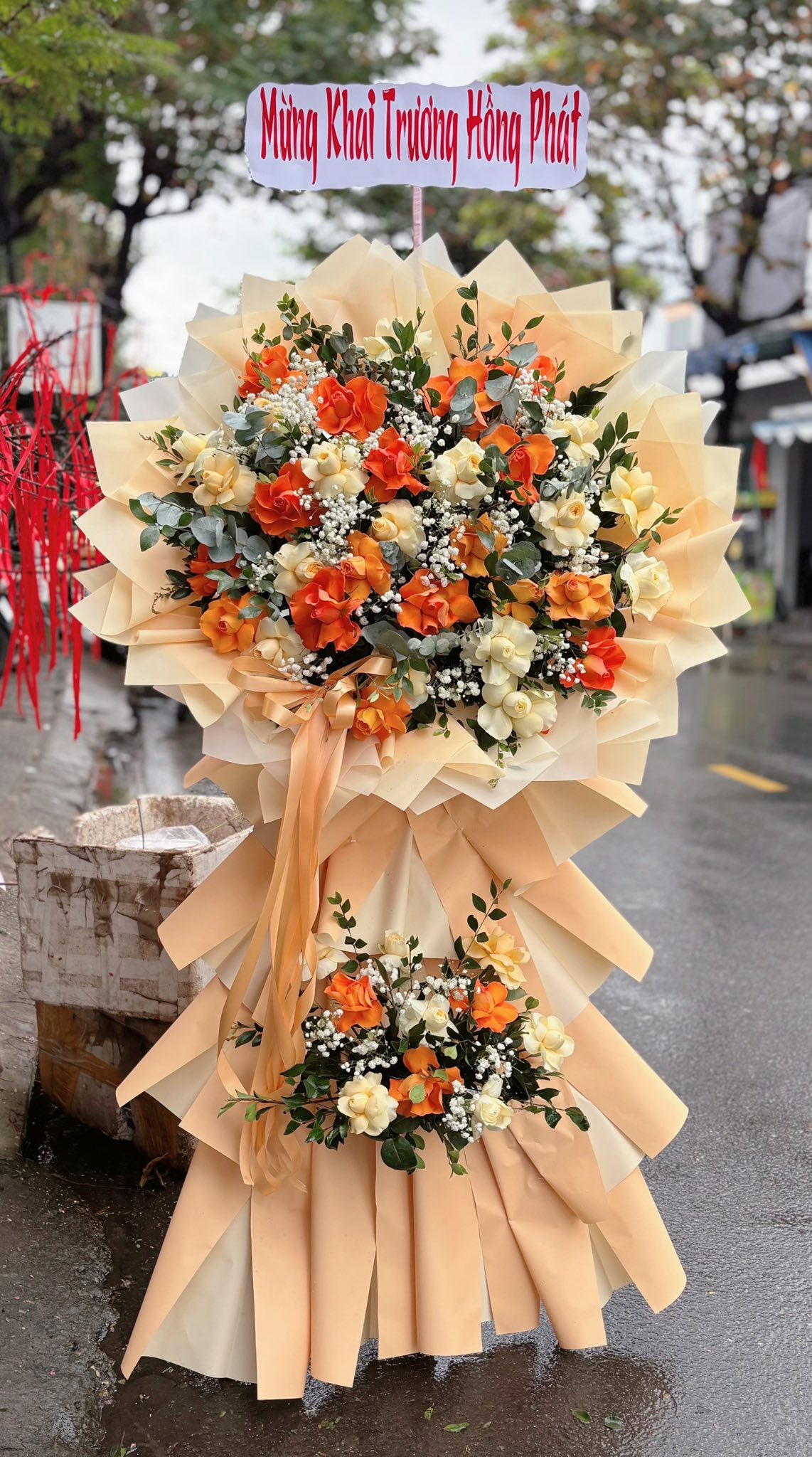Kệ hoa hồng cam & trắng