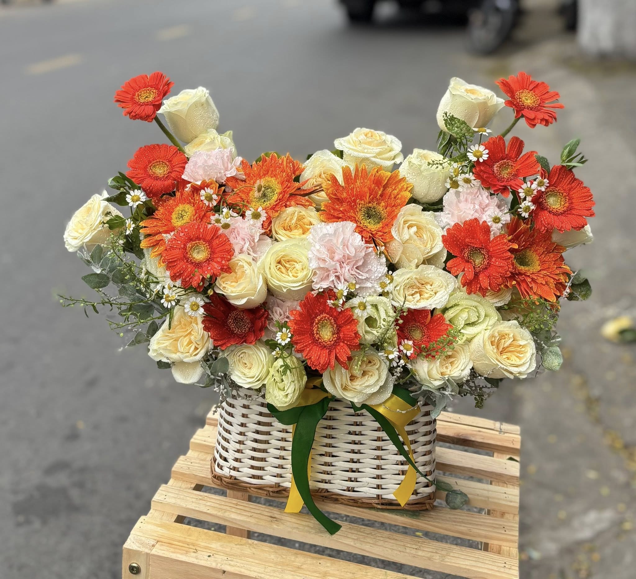 Giỏ Hoa Mix Sắc Màu